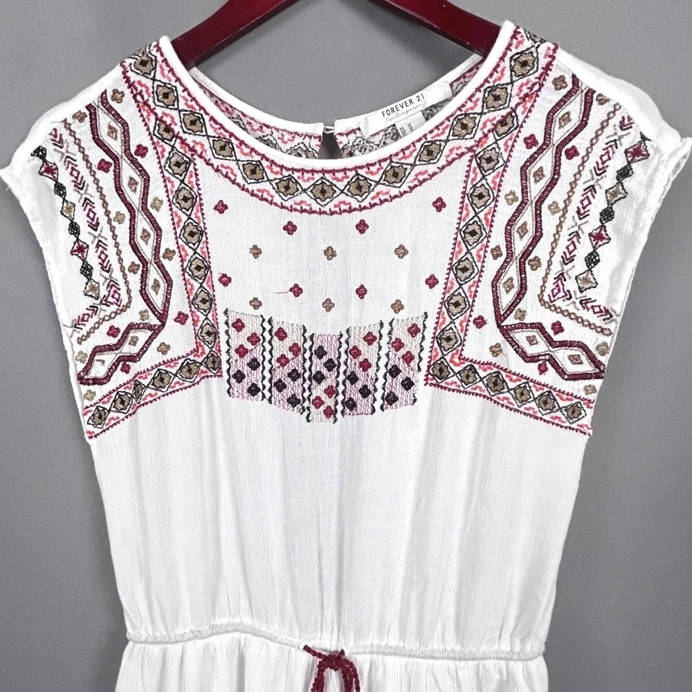 Forever 21 Contemporary Embroidered Romper Womens Medium White‎ Boho Festival